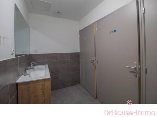 Commerce à louer 8 pièces de 1 141 m²