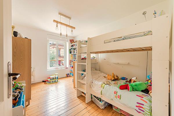 A vendre : Quartier République, Maison de 145m² avec jardin , Terrasse 6 pièces, 4 chambres et Parking.