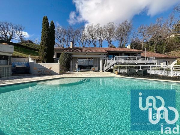 Maison 8 pièces de 198 m² à Auch (32000)