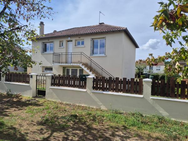 Appartement T4 -1er étage , Gencay