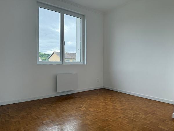 Appartement T4 -1er étage , Gencay