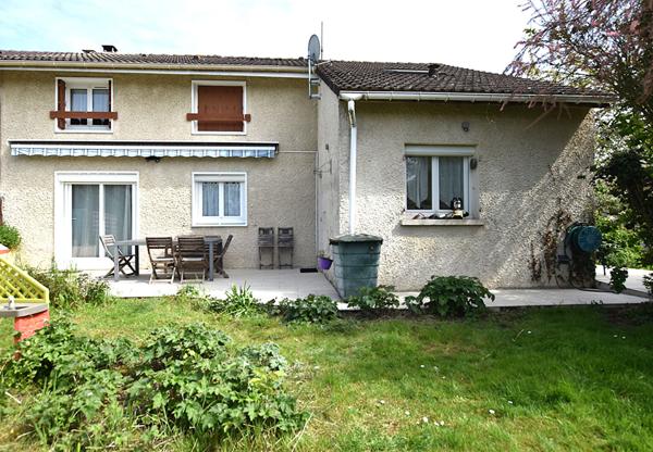 A vendre, COMBS LA VILLE Maison de 7 pièces avec grand jardin
