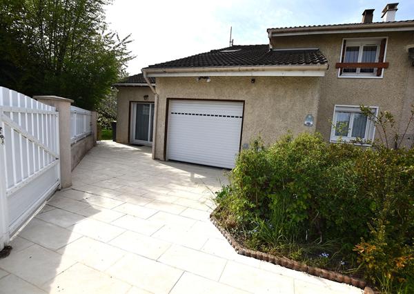 A vendre, COMBS LA VILLE Maison de 7 pièces avec grand jardin