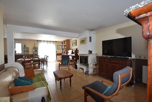 A vendre, COMBS LA VILLE Maison de 7 pièces avec grand jardin