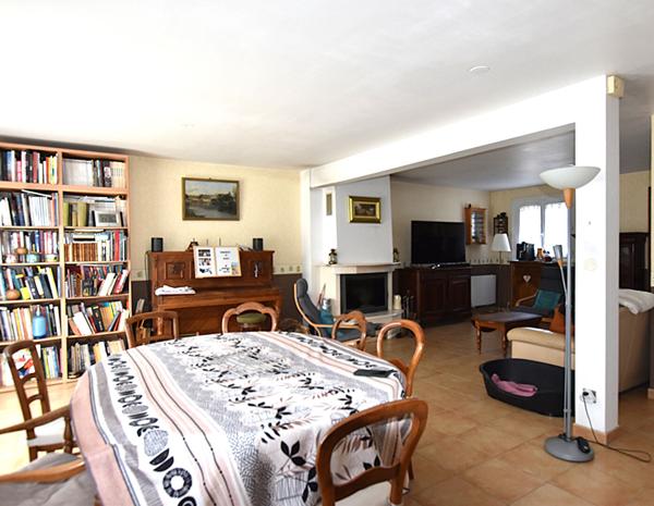 A vendre, COMBS LA VILLE Maison de 7 pièces avec grand jardin