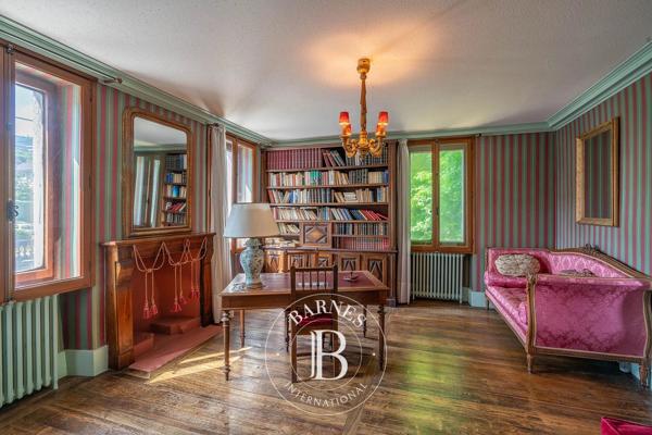 Évian-les-Bains, Maison 7 Chambres -  294 m² à vendre