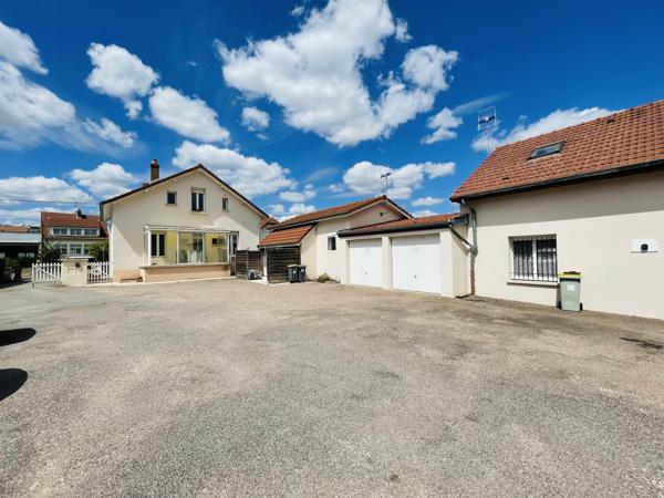 Immeuble
        
        - 538 m² 950 000 € *