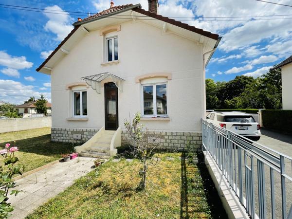 Immeuble
        
        - 538 m² 950 000 € *