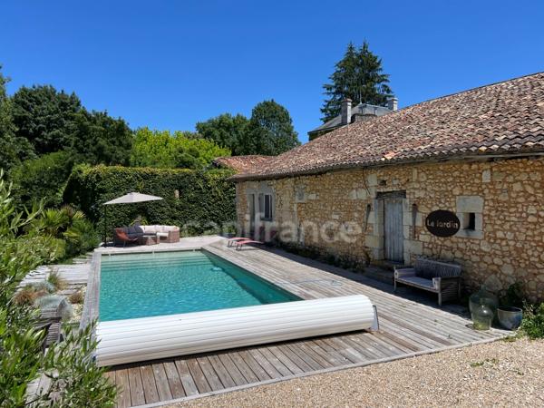 Demeure de caractère avec piscine au cœur de la Saintonge boisée - Montguyon (17)