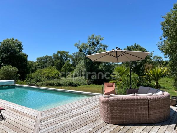 Demeure de caractère avec piscine au cœur de la Saintonge boisée - Montguyon (17)
