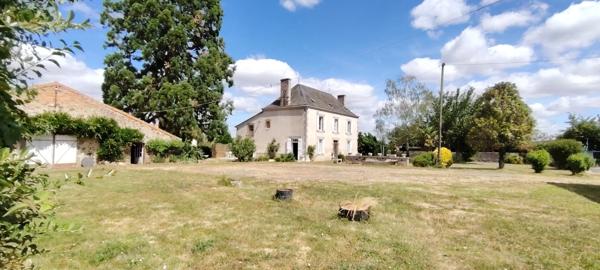 Maison à vendre 7 pièces GLENAY (79)