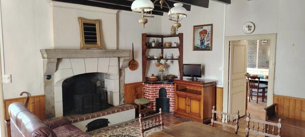 Maison à vendre 7 pièces GLENAY (79)