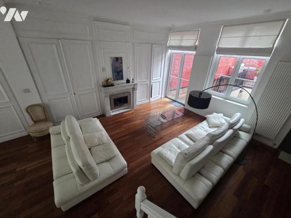 AU COEUR DE LILLE - MAISON D'HABITATION DE 234 M2 EN EXCELLENT ETAT  - AVEC COUR ET TERRASSE - 