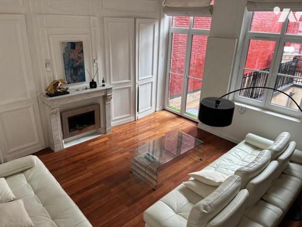 AU COEUR DE LILLE - MAISON D'HABITATION DE 234 M2 EN EXCELLENT ETAT  - AVEC COUR ET TERRASSE - 