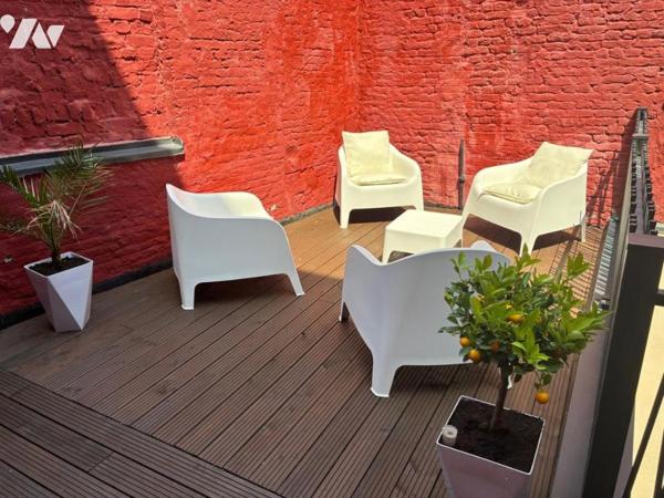 AU COEUR DE LILLE - MAISON D'HABITATION DE 234 M2 EN EXCELLENT ETAT  - AVEC COUR ET TERRASSE - 