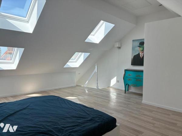 AU COEUR DE LILLE - MAISON D'HABITATION DE 234 M2 EN EXCELLENT ETAT  - AVEC COUR ET TERRASSE - 