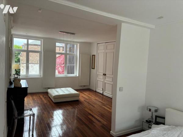 AU COEUR DE LILLE - MAISON D'HABITATION DE 234 M2 EN EXCELLENT ETAT  - AVEC COUR ET TERRASSE - 