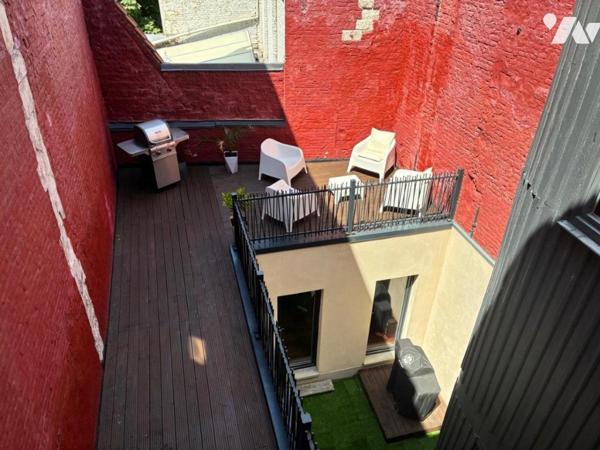 AU COEUR DE LILLE - MAISON D'HABITATION DE 234 M2 EN EXCELLENT ETAT  - AVEC COUR ET TERRASSE - 