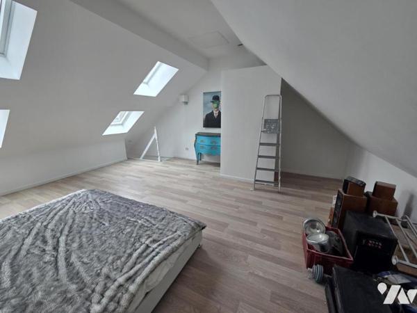 AU COEUR DE LILLE - MAISON D'HABITATION DE 234 M2 EN EXCELLENT ETAT  - AVEC COUR ET TERRASSE - 