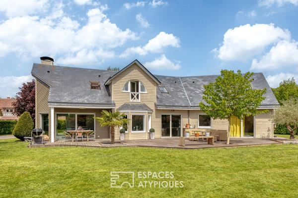Maison d’architecte avec dépendance dans un parc
