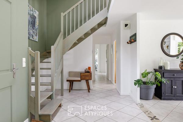 Maison d’architecte avec dépendance dans un parc