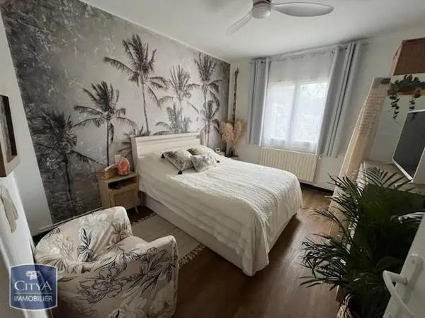 Maison à louer 7 pièces 140.74m² Nîmes (30000)
