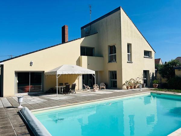 Maison d'architecte 11 pièces, 359 m2 sur parc de 7609 m2