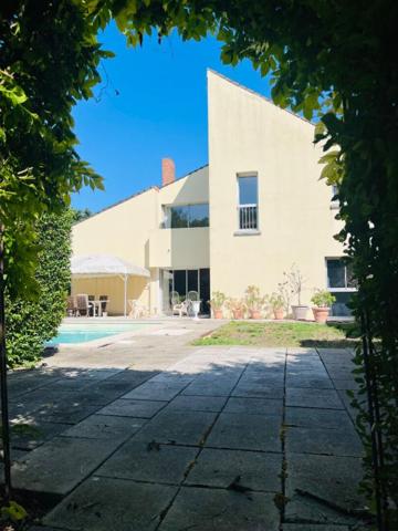 Maison d'architecte 11 pièces, 359 m2 sur parc de 7609 m2