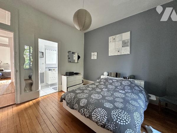 DOLE- Appartement de caractère 207 m², 8 pièces, 4 chambres, un bureau, jardin et caves voûtées