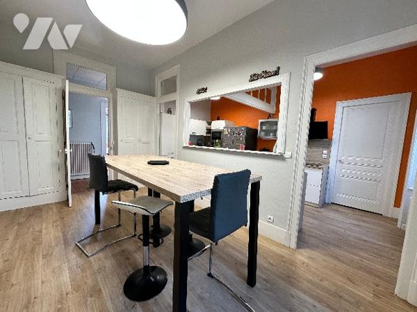 DOLE- Appartement de caractère 207 m², 8 pièces, 4 chambres, un bureau, jardin et caves voûtées