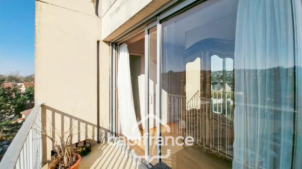 Limeil-Brévannes-A vendre appartement familial-120m2-4 chambres-3ème et dernier étage-Triple exposition-Parking-cave