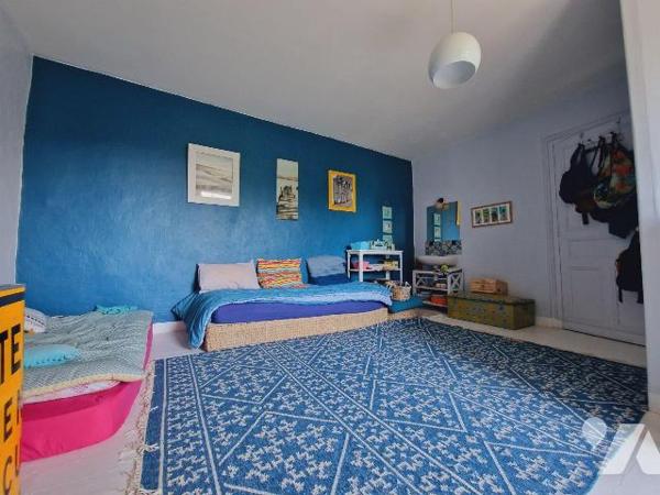 Entre le bourg et les plages, villa du début du XXème s. de 189 m² habitables comprenant :
- a...