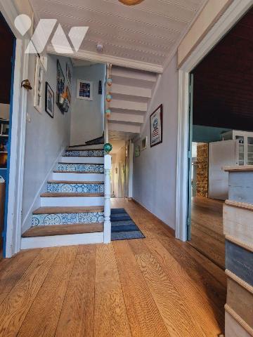 Entre le bourg et les plages, villa du début du XXème s. de 189 m² habitables comprenant :
- a...