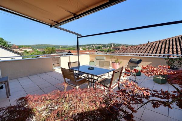 Appartement avec terrasse dernier étage à Figeac
