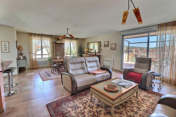 Appartement avec terrasse dernier étage à Figeac