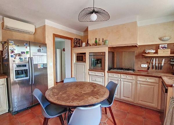 Maison à vendre    6 pièces •  Rochefort-du-Gard