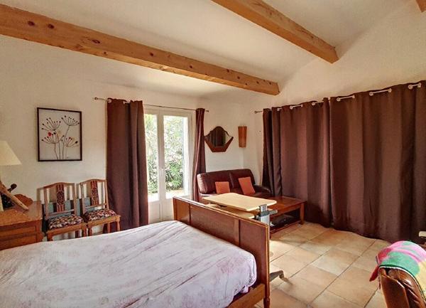 Maison à vendre    6 pièces •  Rochefort-du-Gard