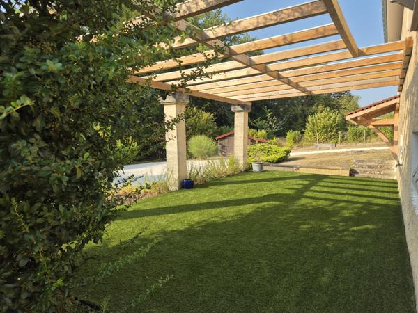 Montagrier (24350) Dordogne- Montagrier - Maison à vendre 138m² - trois chambres - piscine - terrain truffier - terrain clos.