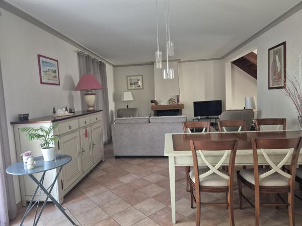 Montagrier (24350) Dordogne- Montagrier - Maison à vendre 138m² - trois chambres - piscine - terrain truffier - terrain clos.