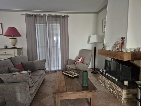 Montagrier (24350) Dordogne- Montagrier - Maison à vendre 138m² - trois chambres - piscine - terrain truffier - terrain clos.