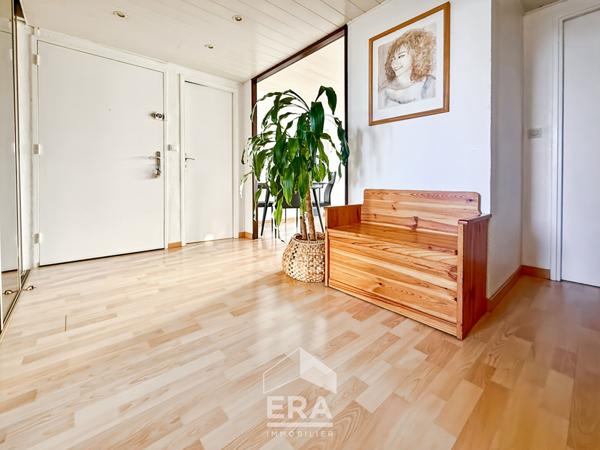 Appartement T4 de 76 m² avec place de parking et cave.