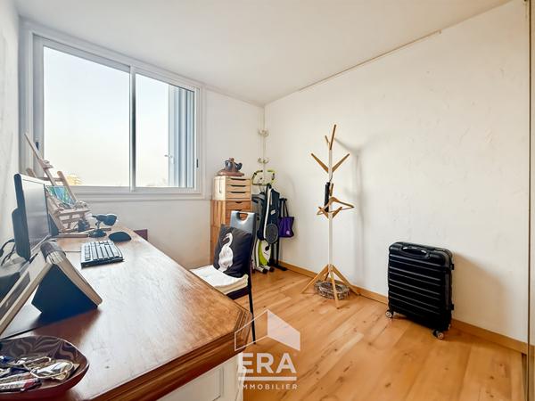 Appartement T4 de 76 m² avec place de parking et cave.