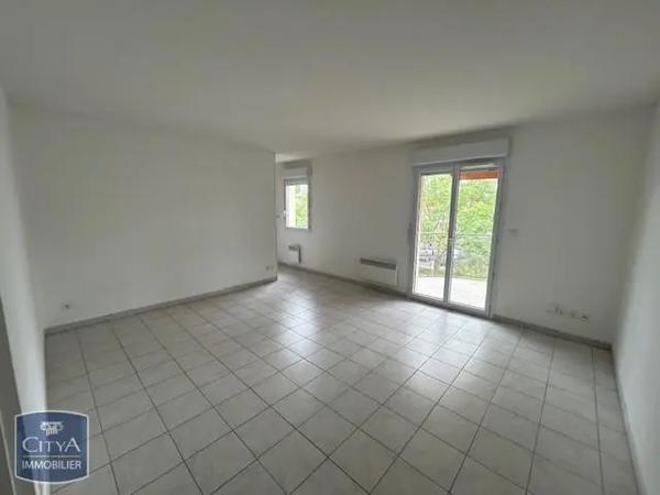 Appartement à louer 2 pièces 47.6m² Pamiers (09100)