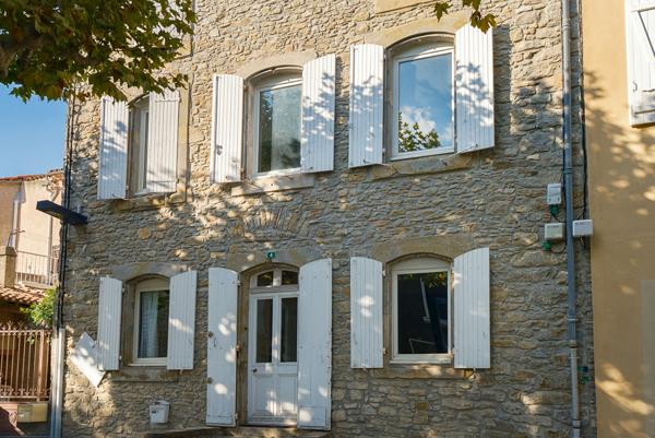 CARCASSONNE VILLEMOUSTAUSSOU Maison en pierre 275m² (176 m² hab). avec deux entrées indépendantes