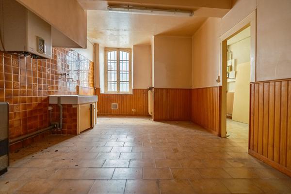 CARCASSONNE VILLEMOUSTAUSSOU Maison en pierre 275m² (176 m² hab). avec deux entrées indépendantes