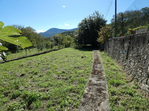 Maison T4 d'environ 100m² avec jardin de 220m² au calme.