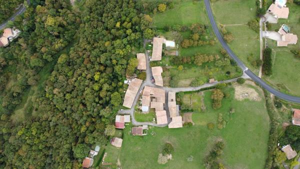 Maison T4 d'environ 100m² avec jardin de 220m² au calme.