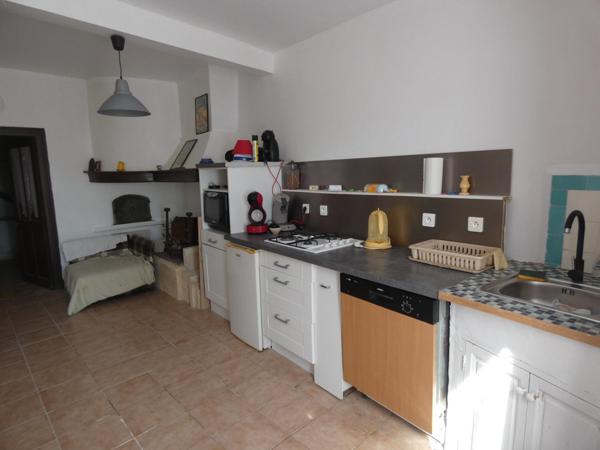 Maison T4 d'environ 100m² avec jardin de 220m² au calme.