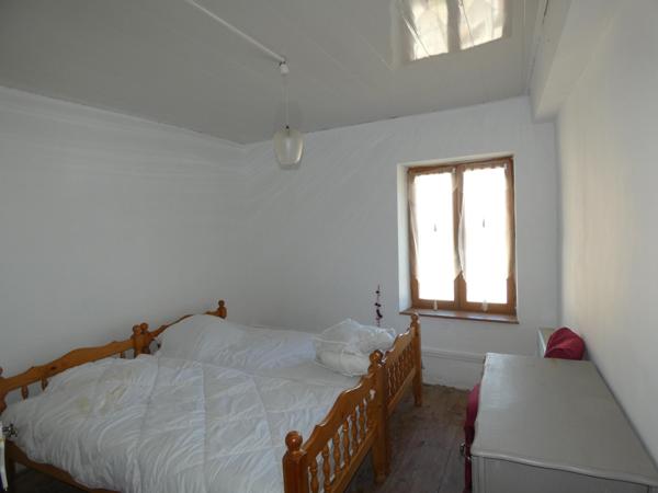 Maison T4 d'environ 100m² avec jardin de 220m² au calme.