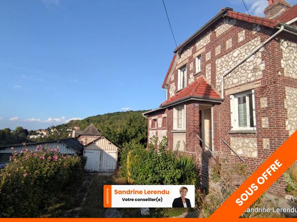 GRAND-COURONNE – MAISON DE CHARME EN BRIQUES ET SILEX – 3 CHAMBRES – JARDIN – GARAGE – BEAU POTENTIEL